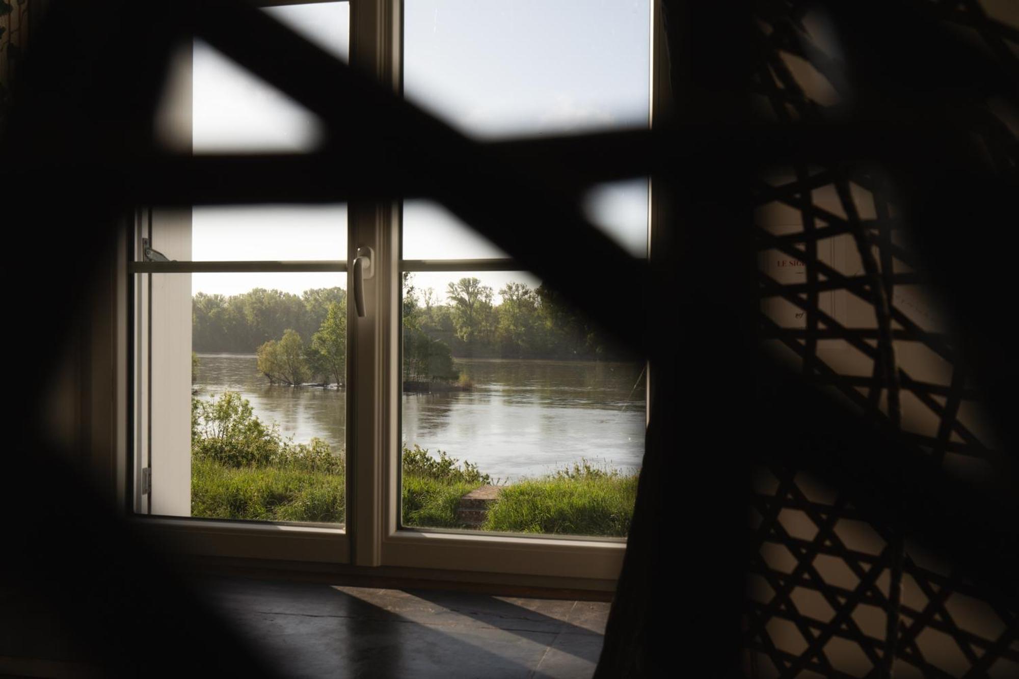 Jacuzzi Et Vue Sur Loire - Maison D'Hotes L'Odyssee La Chapelle-sur-Loire Bagian luar foto