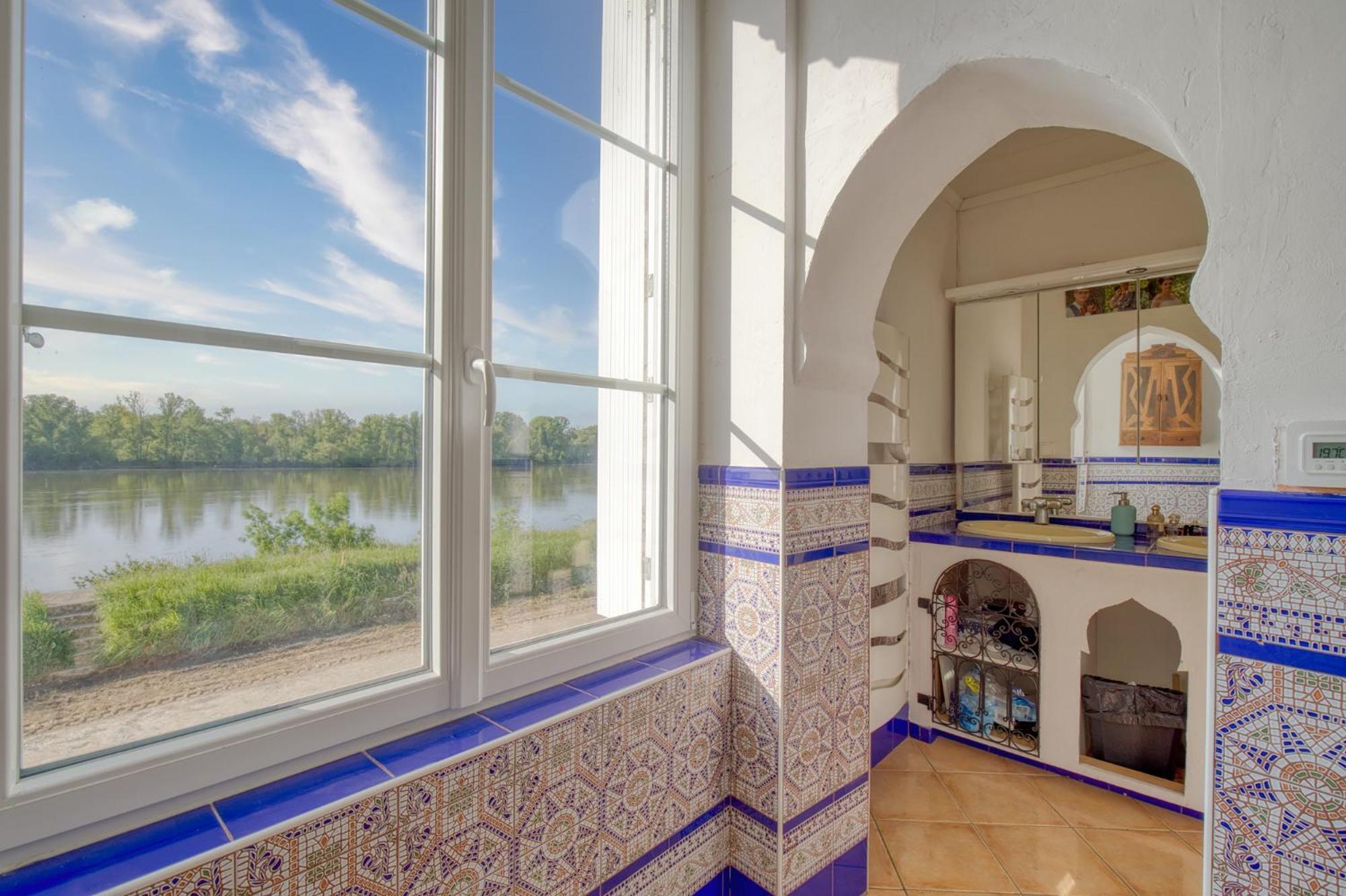 Jacuzzi Et Vue Sur Loire - Maison D'Hotes L'Odyssee La Chapelle-sur-Loire Bagian luar foto